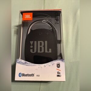 JBL clip 4 Bluetooth 10 hour play speaker